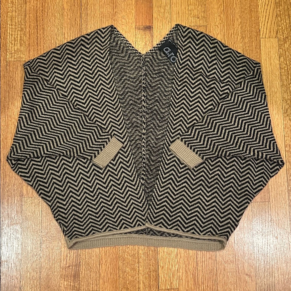 A+Ro Black and Tan Chevron Patterned Cardigan Size Small - Picture 13 of 16